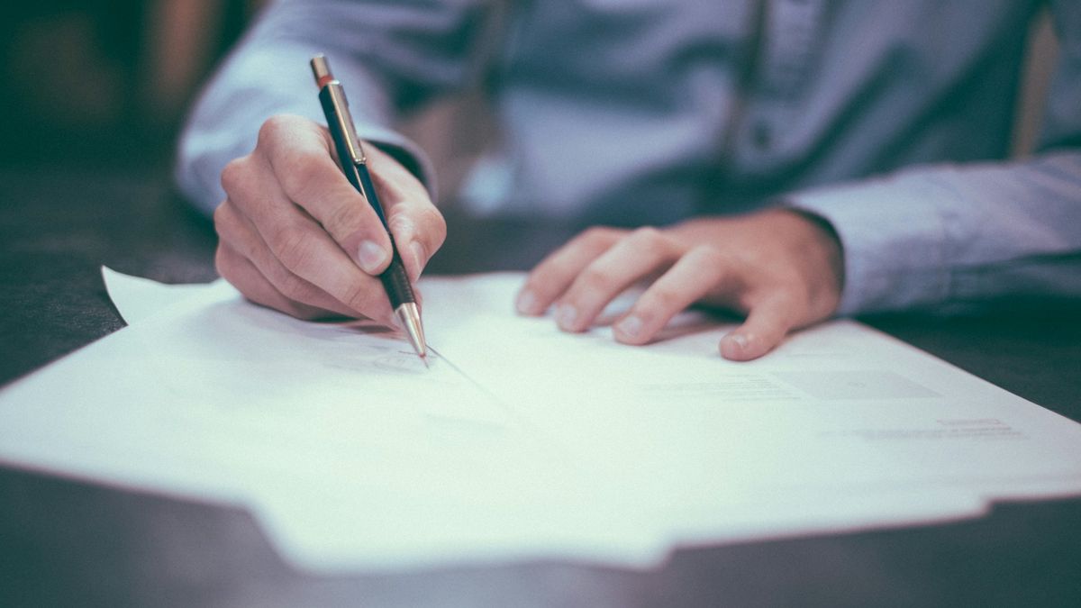 Resident signing a residential lease agreement