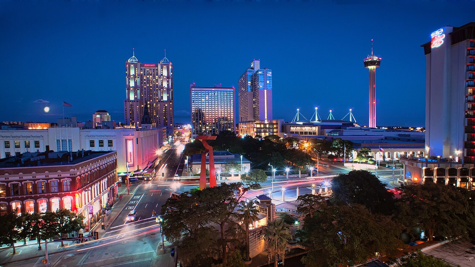 Downtown San Antonio skyline and the Tower of the Americas at dusk